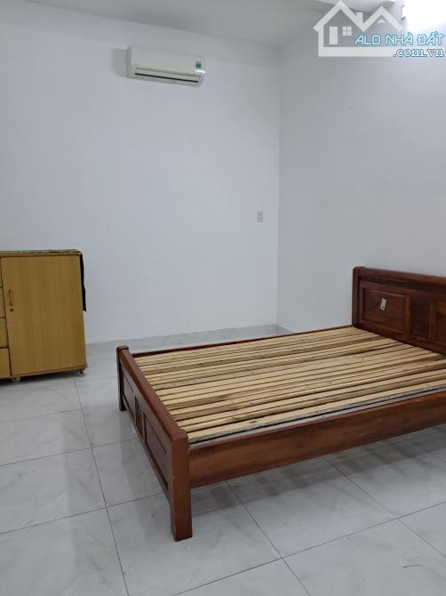 Cho thuê nhà 3 tầng kiệt ô tô đường Núi Thành, Hoà Cường, Đà Nẵng - Diện tích 80m2 - 4