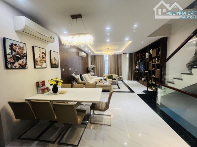 Bán nhà Phú Nhuận - nội thất Châu Âu - 77m2 - xe hơi - ngang 6.2 - 4