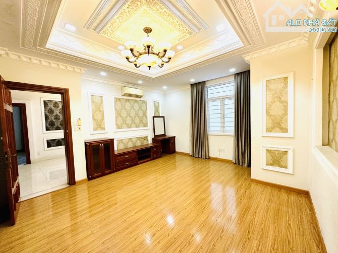 Bán biệt thự mặt tiền Bình Thạnh - 163m2 - 5 tầng - mới tinh - 2 mặt ô tô trước sau - 4