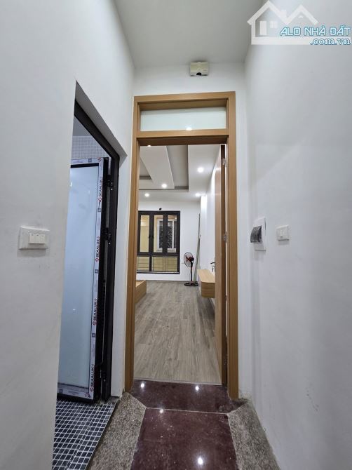 BÁN NHÀ ĐẸP PHỐ VŨ TÔNG PHAN - FULL NỘI THẤT - NGÕ THÔNG - 20M RA MẶT PHỐ - GIÁ 9,3 TỶ. - 4