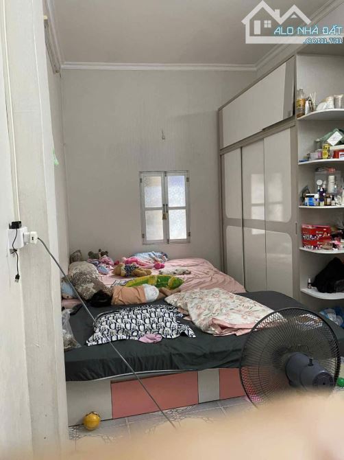 Cho thuê nhà ngõ Thịnh Quang, Đống Đa, diện tích 30m2 x 3 tầng, giá 8.5tr - 4