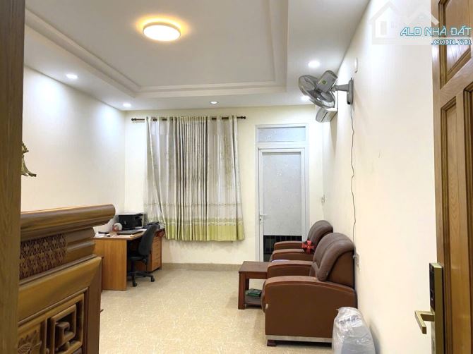NHÀ 3 TẦNG LINH TRUNG THỦ ĐỨC -65 M2 -XE HƠI NGỦ TRONG NHÀ CHỈ 5.8TỶ - 4