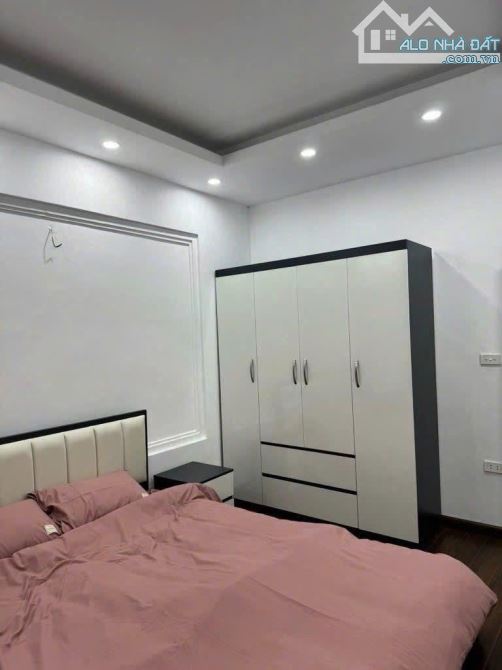 Cho thuê nhà nguyên căn ngõ 46 Định Công Thượng, Hoàng Mai
, DT 35m 4.5 tầng, giá 13tr - 4