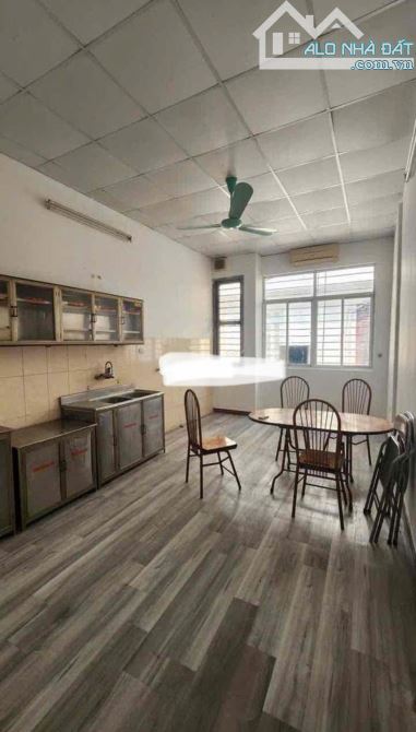 Cho thuê nhà đê la thành, đống đa 55m 3 tầng 3PN 12tr - 4