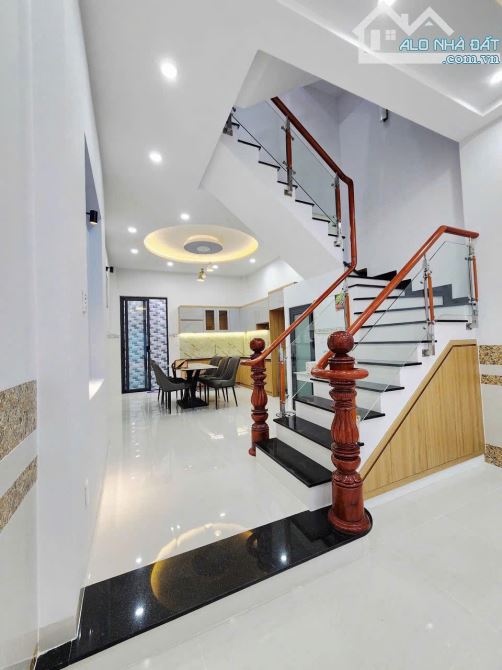 SIÊU PHẨM NHÀ 1 TRỆT 3 LẦU – HẺM 496 LÃ XUÂN OAI, P. LONG TRƯỜNG – GIÁ CHỈ 6,2 TỶ - 5