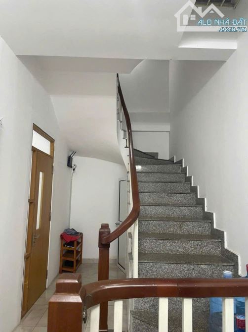 Cho thuê nhà Lk ngõ 219 phố Trung Kính, Diện tích 70m2 x 5 tầng mặt tiền 6m - 5