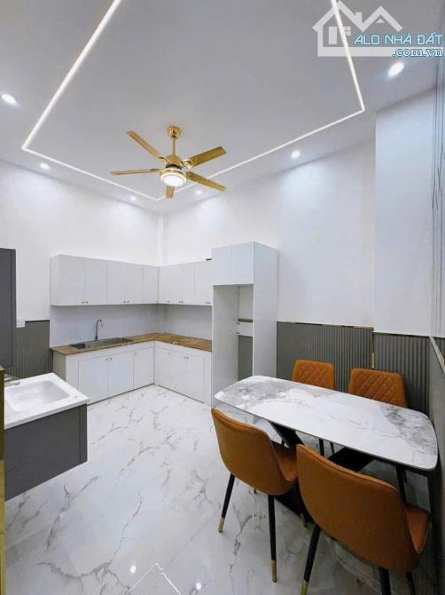 Bán gấp nhà đang ở ngay Chợ Đệm, Tân Túc, 5,5mx21m, 1 trệt 1 lầu,sổ hồng riêng giá 800tr - 5