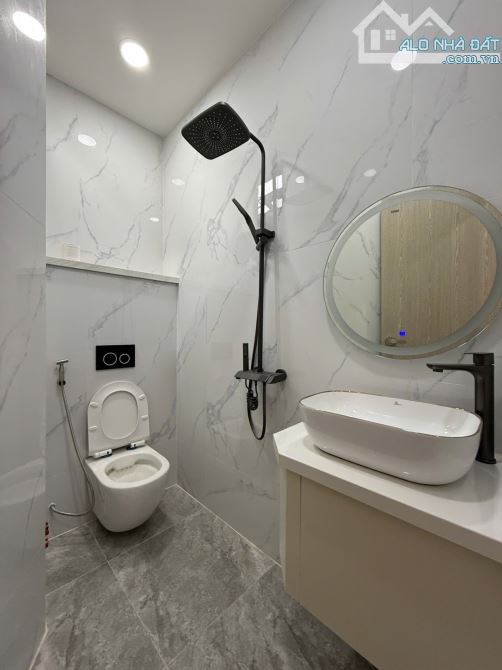 Bán nhà Q3 - ngang hiếm 4.5m - xe hơi ngủ trong nhà 3 tầng - 5
