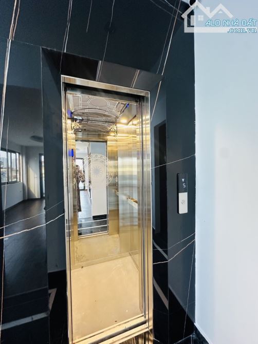 Ngọc Hồi: 55m² x 7 tầng,thang máy Vỉa hè rộng, ô tô tải tránh nhau, BX Nước Ngầm 1km, Giá - 5