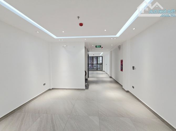 29.8 TỶ – HOÀNG QUỐC VIỆT – 58/65M² – 7 TẦNG THANG MÁY – GARA – VỈA HÈ – MT 4.5M - 5