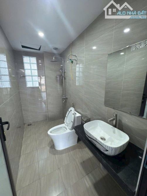 Tt việt Hưng - 4 tầng dân xây - ngõ thông nông - 20m ô tô chạy vèo vèo - 5
