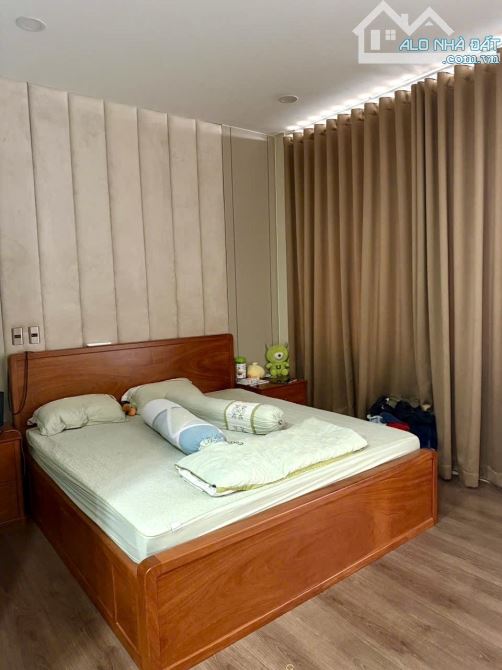 Bán nhà mặt tiền kinh doanh Tân Bình - 5 tầng - thang máy - ngang 5.1m - 5