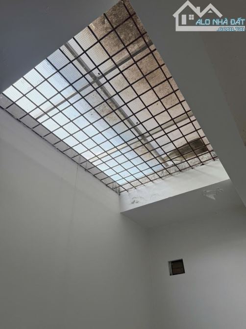 LÔ GÓC 2 THOÁNG - 30M RA MẶT PHỐ; NGÕ 2.5M - NHÀ DÂN KẾT CẤU CHẮC CHẮN - 5