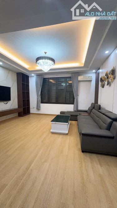 Sốt bán, Nhà đẹp ngõ 63 Trần Quốc Vượng, full nội thất gần oto, 45m2 sổ. Giá 10.5 tỷ - 5