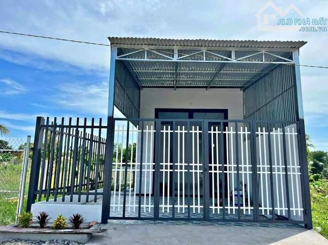 NHÀ MỚI XÂY CHƯA KỊP VÀO Ở MÀ CÓ CHUYỆN GẤP CẦN TIỀN NÊN BÁN GẤP CĂN NHÀ C4, GIÁ 730TR, DT - 5