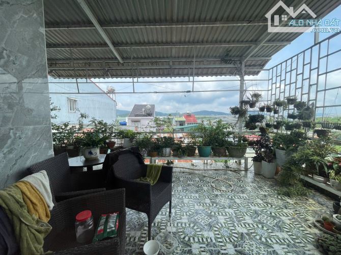 Chủ ngộp cần bán gấp nhà 106m2 Kim Đồng p6 Hẻm Xe Hơi Chỉ 5ty250 - 5
