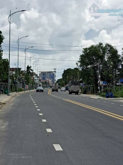 TP.Thủ Dầu Một - 100m2- 2 Tầng - 3.55 Tỷ - Hẻm Ôtô- Sổ hồng riêng - 5