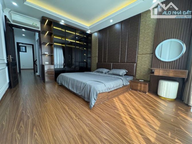 BÁN NHÀ XUÂN LA 51/55M2 x 5,5 TẦNG - MẶT TIỀN GẦN 4M - 6 PHÒNG NGỦ RỘNG FULL NỘI THẤT - 5