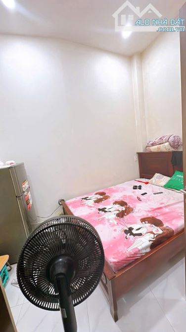 BÁN NHÀ ĐẸP Q4 CHDV 4 TẤM 6PN DT 4*15 NỞ HẬU 6M GIÁ 7TỈ4 HẺM THÔNG GẦN ĐH LUẬT GIÁP Q1 - 5