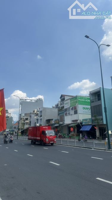Bán nhà mặt tiền Trần Bá Giao 111m2 nở hậu 6.3m view góc tương lai tiện xây mới 8.99 tỷ. - 5