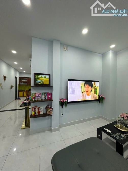 Nhà Mặt Tiền Trước Đỗ Thị Lời, Mặt Sau Hẻm CMT 8 5M Q.3 DT 70M2 5 Tầng Thang Máy - 5