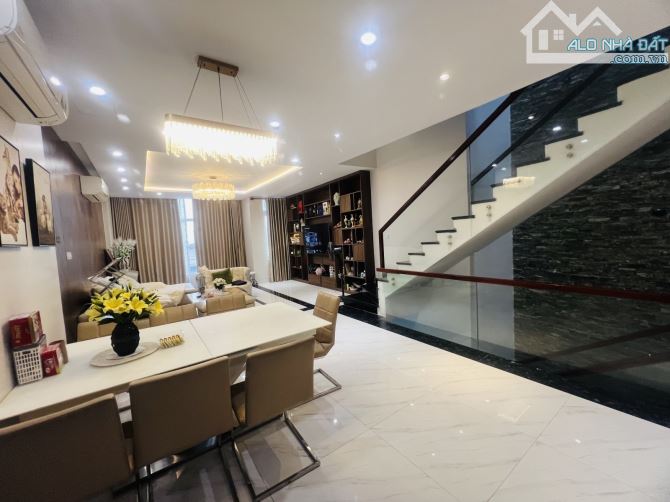 Bán nhà Phú Nhuận - nội thất Châu Âu - 77m2 - xe hơi - ngang 6.2 - 5