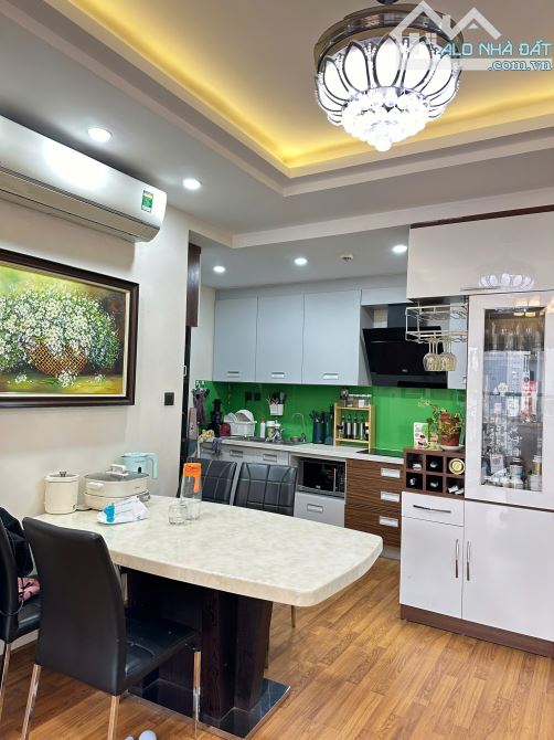 Cho thuê căn hộ  Home city 177 trung kính 3 phòng ngủ full  giá 18 tr có slot ô tô - 6