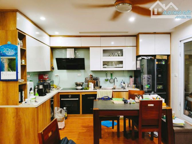 Bán căn hộ toà Cowe Tower 199 Hồ Tùng Mậu, 105m2, 3N,2WC giá 6,8 tỷ. Có thương lượng. - 6