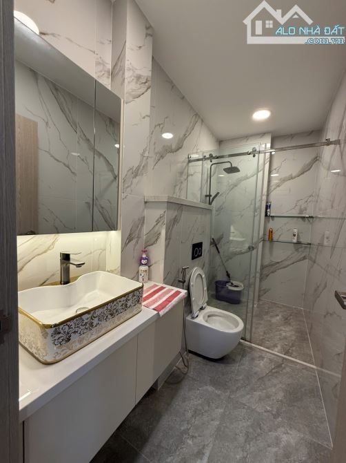 Bán nhà Q3 - ngang hiếm 4.5m - xe hơi ngủ trong nhà 3 tầng - 6