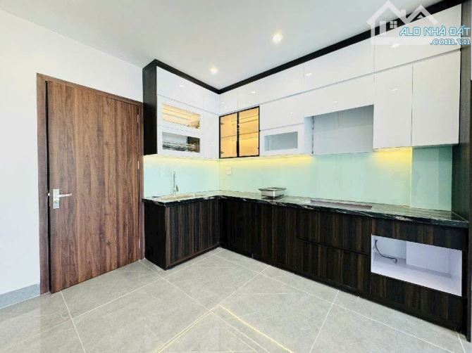 Nhà đẹp Nguyễn Văn Cừ, ôtô tránh, kinh doanh,DT 40m2, Mt 4,5m. Giá 18,5 tỷ - 6