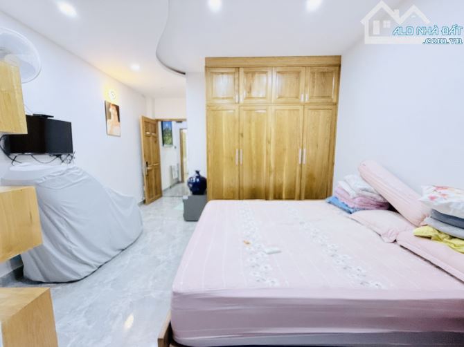 XE HƠI ĐẬU CỬA – SÁT MẶT TIỀN – LÔ GÓC SỔ VUÔNG A4 – KHÔNG QH, LG – 4 TẦNG BTCT CHỈ 15T - 6
