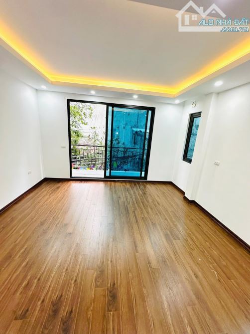NHÀ PHẠM VĂN ĐỒNG 40M*5T*MT 3.6M - 9.7 TỶ, Ô TÔ ĐỖ CỬA, 10M ÔTÔ TRÁNH, Ở & KINH DOANH ĐỈNH - 6