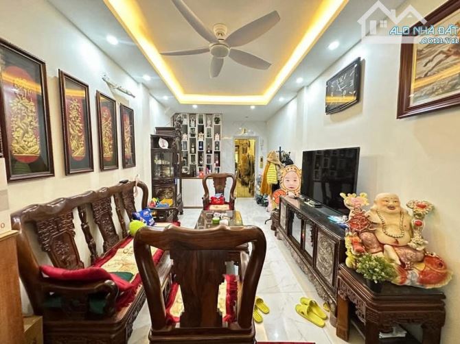 Nhà đẹp khu phân lô Đội Cấn, thang máy, ngõ thoáng 3m, 35m2 đất full nội thất. Giá 10.3 tỷ - 6