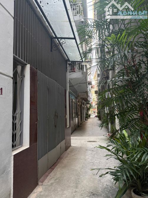 LÔ GÓC 2 THOÁNG - 30M RA MẶT PHỐ; NGÕ 2.5M - NHÀ DÂN KẾT CẤU CHẮC CHẮN - 6