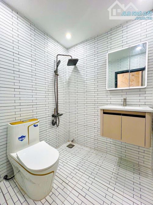 NHÀ PHỐ 1 TRỆT 2 LẦU - TRỤC CHÍNH ĐƯỜNG D1 KDC HỒNG LOAN -  ĐẬU ĐƯỢC Ô TÔ TRONG NHÀ - THÀN - 6