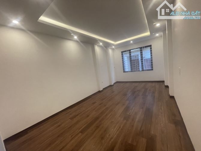 Nguyễn Khoái – Nhà mới – Ô tô qua cửa 28.2m² – 5 tầng giá nhỉnh 6 tỷ - 6