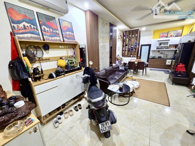 NHÀ ĐẸP Ở NGAY CẦU GIẤY 48 M 5 TẦNG MT 4,5 M GIÁ 13,x TỶ- NGÕ THÔNG - VÀI BƯỚC RA MẶT PHỐ - 6