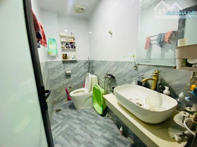 BÁN NHÀ 5 TẦNG YÊN NGHĨA – 5,4 TỶ – Ô TÔ ĐỖ CỬA – VỊ TRÍ ĐẸP - 6