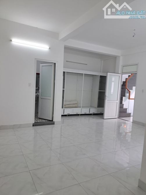Cho thuê nhà 3 tầng kiệt ô tô đường Núi Thành, Hoà Cường, Đà Nẵng - Diện tích 80m2 - 6