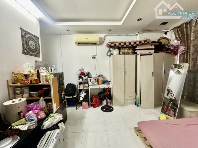 Bán nhà Phú Nhuận - Khu Phan Xích Long - 96m2 mặt tiền - 4 tầng - thu nhập 900tr/năm - 6