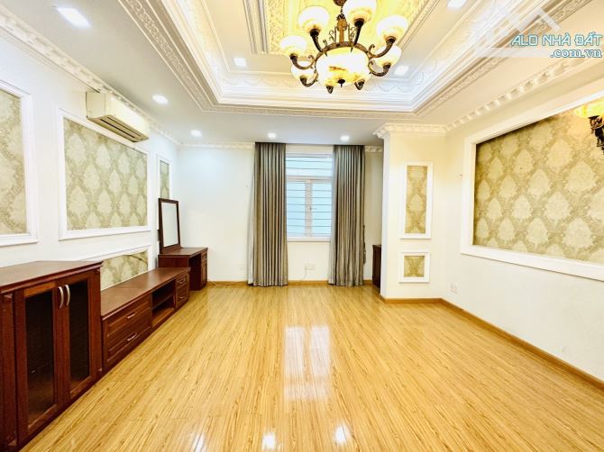 Bán biệt thự mặt tiền Bình Thạnh - 163m2 - 5 tầng - mới tinh - 2 mặt ô tô trước sau - 6