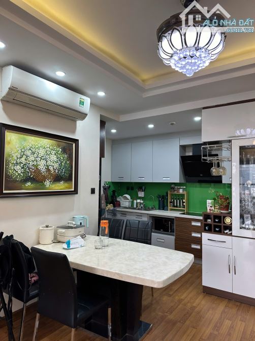 Cho thuê căn hộ  Home city 177 trung kính 3 phòng ngủ full  giá 18 tr có slot ô tô - 7