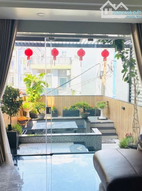 BÁN NHÀ LÊ CƠ - GẦN AEON - ĐƯỜNG 8M - 4x19m - 5PN - NT CAO CẤP - 7,x TỶ. - 7
