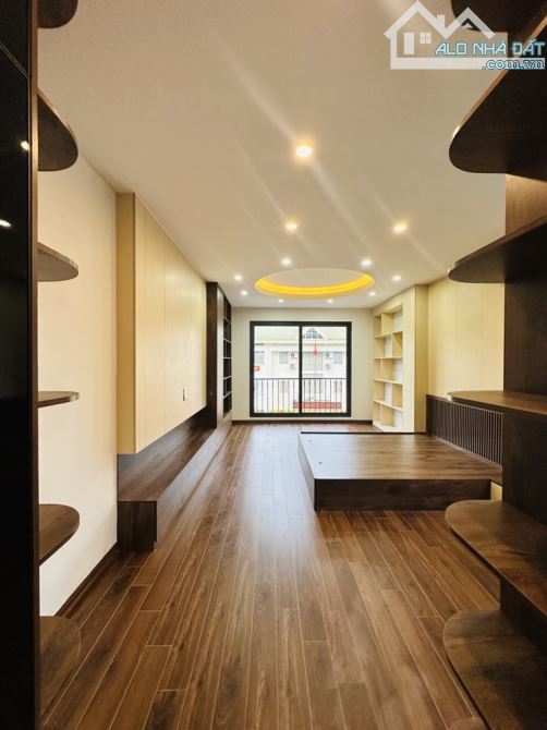 Ngọc Hồi: 55m² x 7 tầng,thang máy Vỉa hè rộng, ô tô tải tránh nhau, BX Nước Ngầm 1km, Giá - 7