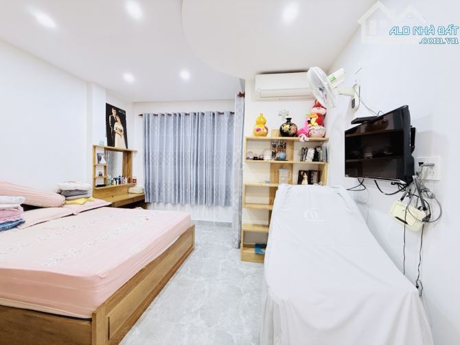 XE HƠI ĐẬU CỬA – SÁT MẶT TIỀN – LÔ GÓC SỔ VUÔNG A4 – KHÔNG QH, LG – 4 TẦNG BTCT CHỈ 15T - 7