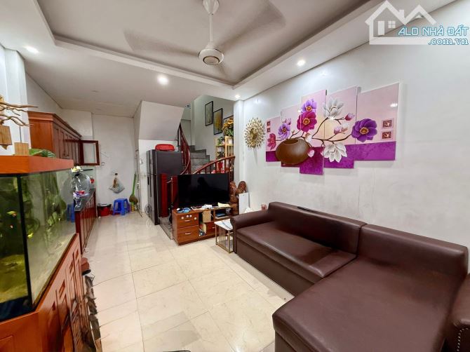 Tt việt Hưng - 4 tầng dân xây - ngõ thông nông - 20m ô tô chạy vèo vèo - 7