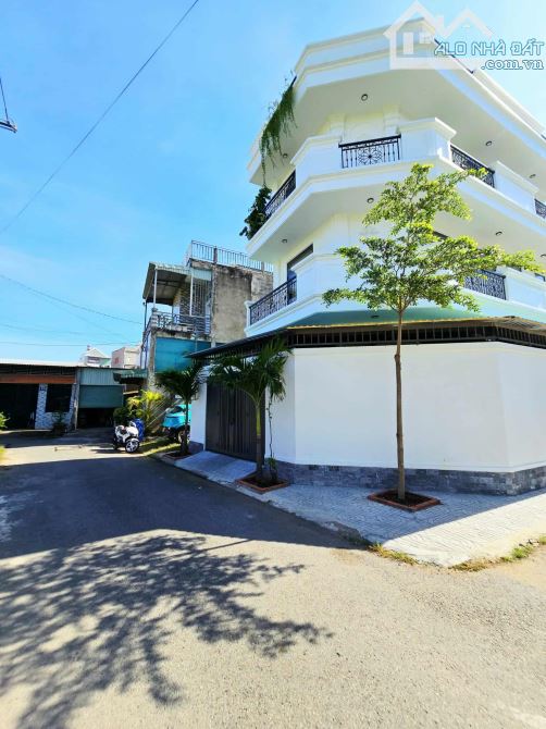BÁN NHÀ PHỐ 3 TẦNG, ĐƯỜNG Ô TÔ,GẦN CHỢ LONG TRƯỜNG,DÒNG TIỀN 20TR/TH ,GIÁ CHỈ 5.8 TỶ - 7