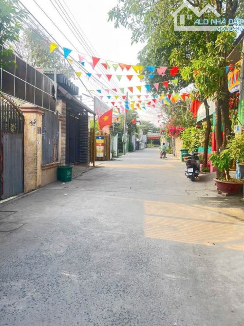 Cần tiền bán gấp căn nhà Đ.Trần Thị Cẩm, củ chi 120m2 , sổ riêng. Giá 805 Triệu - 7