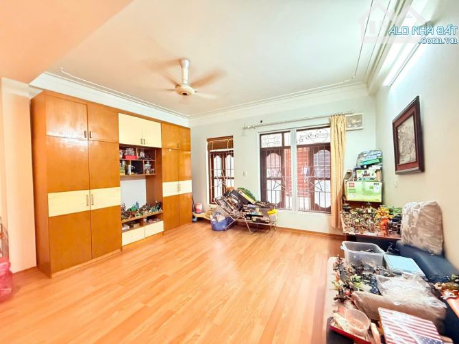 Bán liền kề Văn Quán đường Nguyễn Khuyến,gần hồ Văn Quán, tiện kinh doanh 100m 5t 25 tỷ - 7