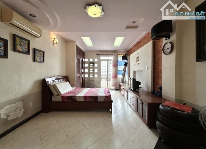 Bán nhà Phú Nhuận - hẻm ô tô 5m - 120m2 - 5 tầng - kinh doanh - 7